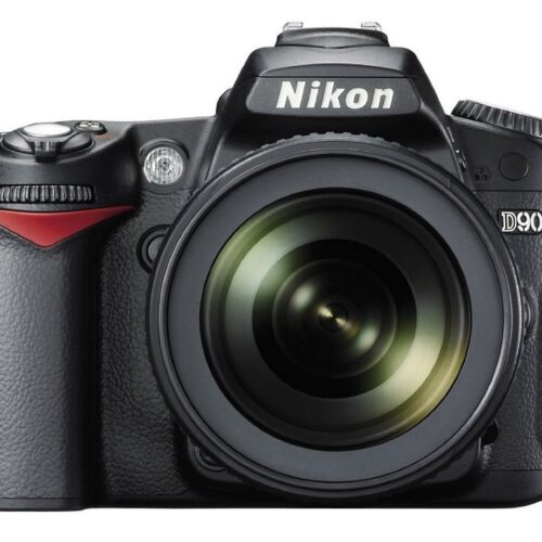 Nikon D90 DSLR with AF-S 18-105mm VR II Kit Lens 8GB Card in Camera Bag